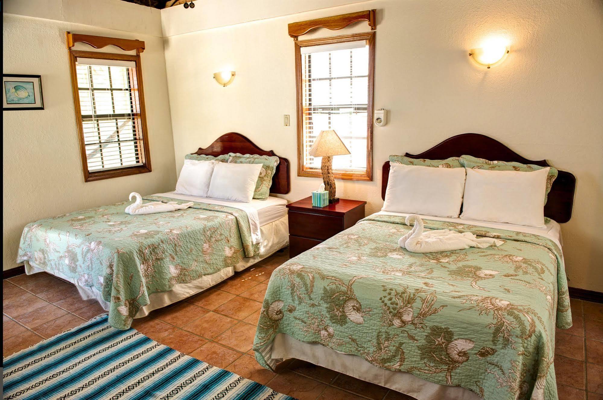 Blackbird Caye Resort Turneffe Atoll Extérieur photo