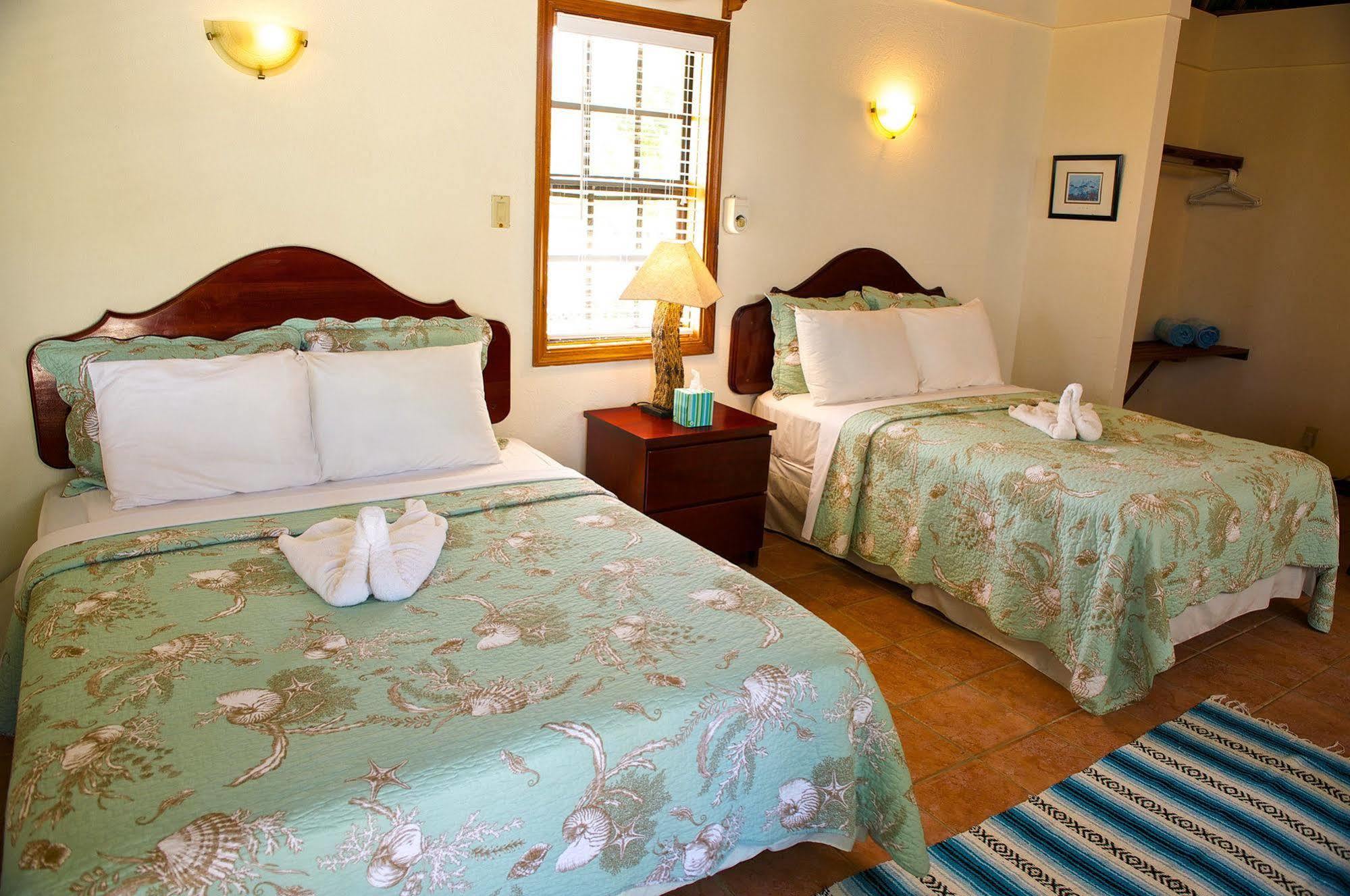 Blackbird Caye Resort Turneffe Atoll Extérieur photo